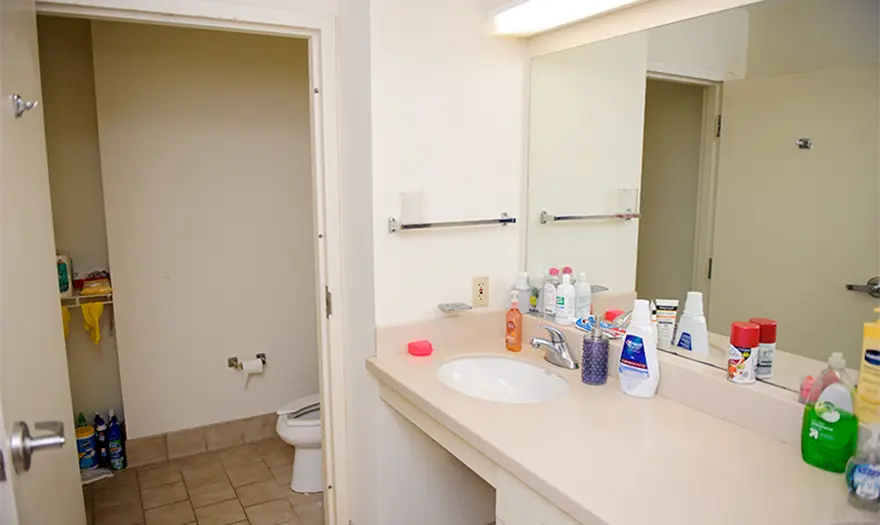 Blount Hall Bathroom
