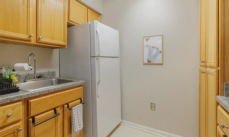 UA Lakeside suite kitchen